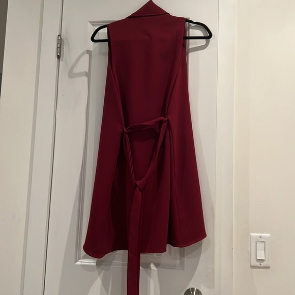 Small red drape vest - Picture 2 of 3